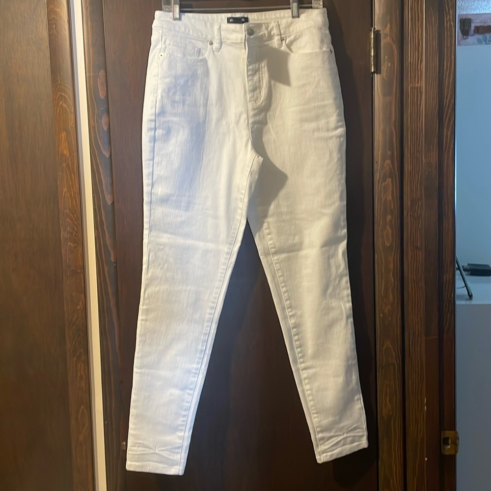 Studio Park White Jeans- NWT!